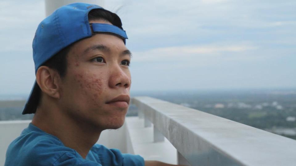 Chau, beyond the lines